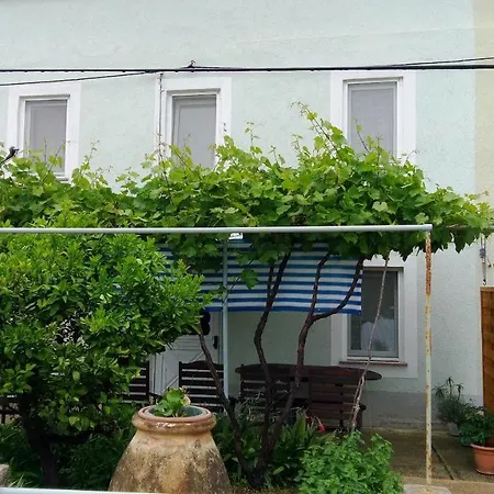 Semesterbostad House Klevini Dvori Olib