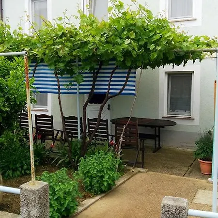 Semesterbostad House Klevini Dvori *